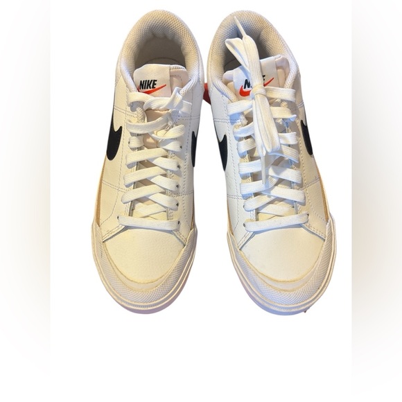 Nike White and Black Classic Sneakers - Picture 6 of 6